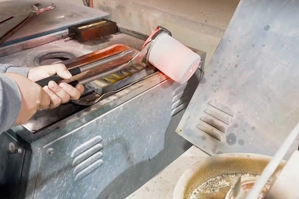 一體式熔煉爐，中高頻熔金機(jī)，貴金屬金銀熔煉設(shè)備，可定制大小