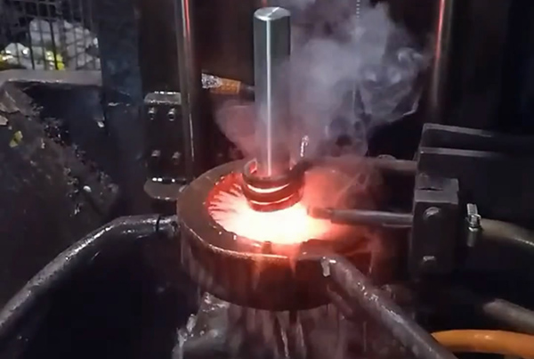 超高頻淬火機床的關(guān)鍵設(shè)備和性能是什么?有哪些應(yīng)用工藝?(圖2) 超高頻淬火機床的關(guān)鍵設(shè)備和性能是什么?有哪些應(yīng)用工藝?(圖2)