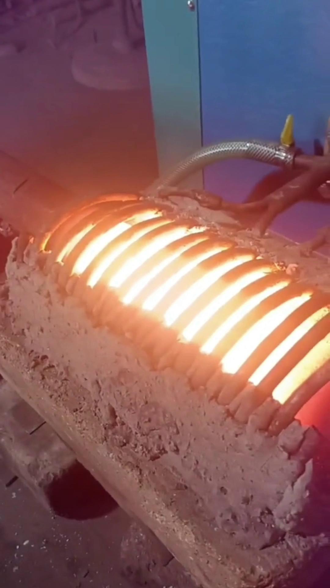 斧頭刃口怎樣利用高頻淬火提高硬度(圖1) 斧頭刃口怎樣利用高頻淬火提高硬度(圖1)