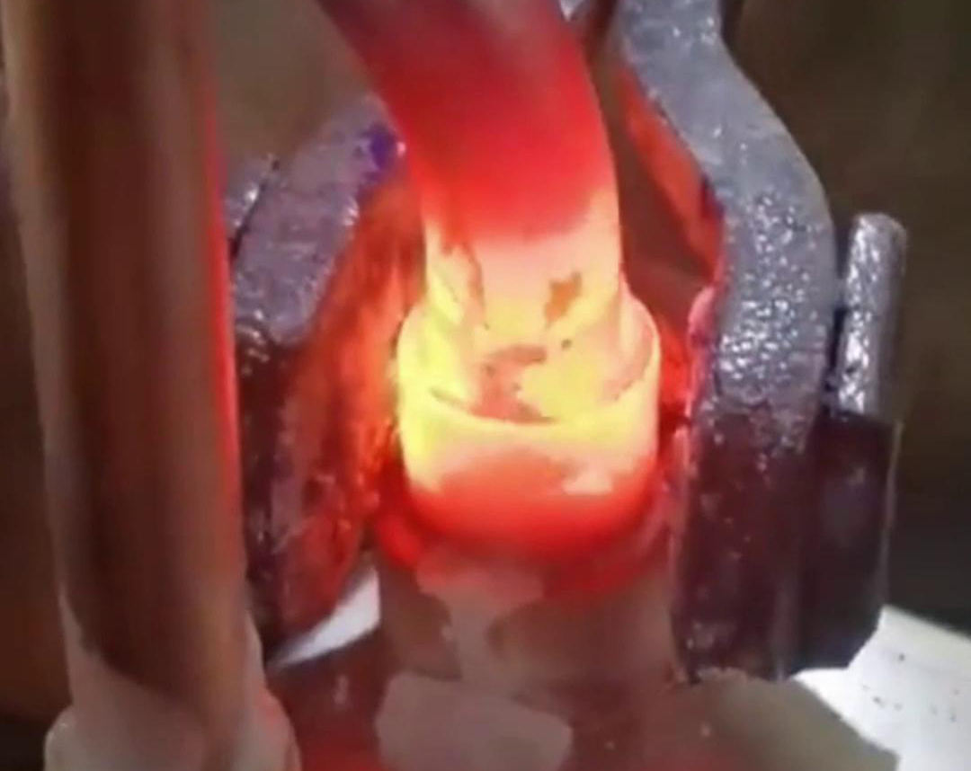 高頻銅料焊接技術高效加熱、焊接質量高、操作簡便以及節(jié)能環(huán)保