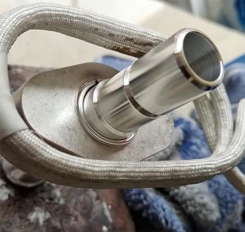 鋁儲液器的焊接，尤其是鋁管的焊接，通常采用高頻焊接機進行