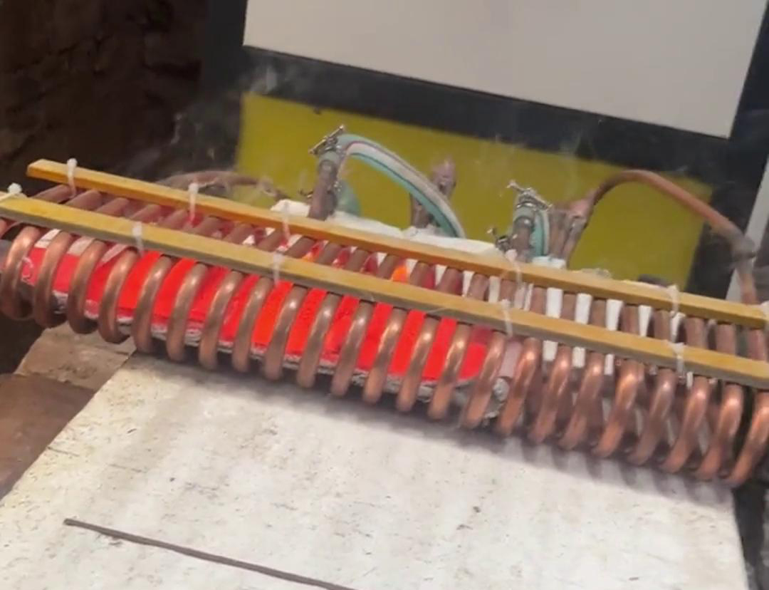 使用高頻機進行鉆桿焊縫退火可以提高工作效率，同時保證退火效果的均勻性和穩(wěn)定性