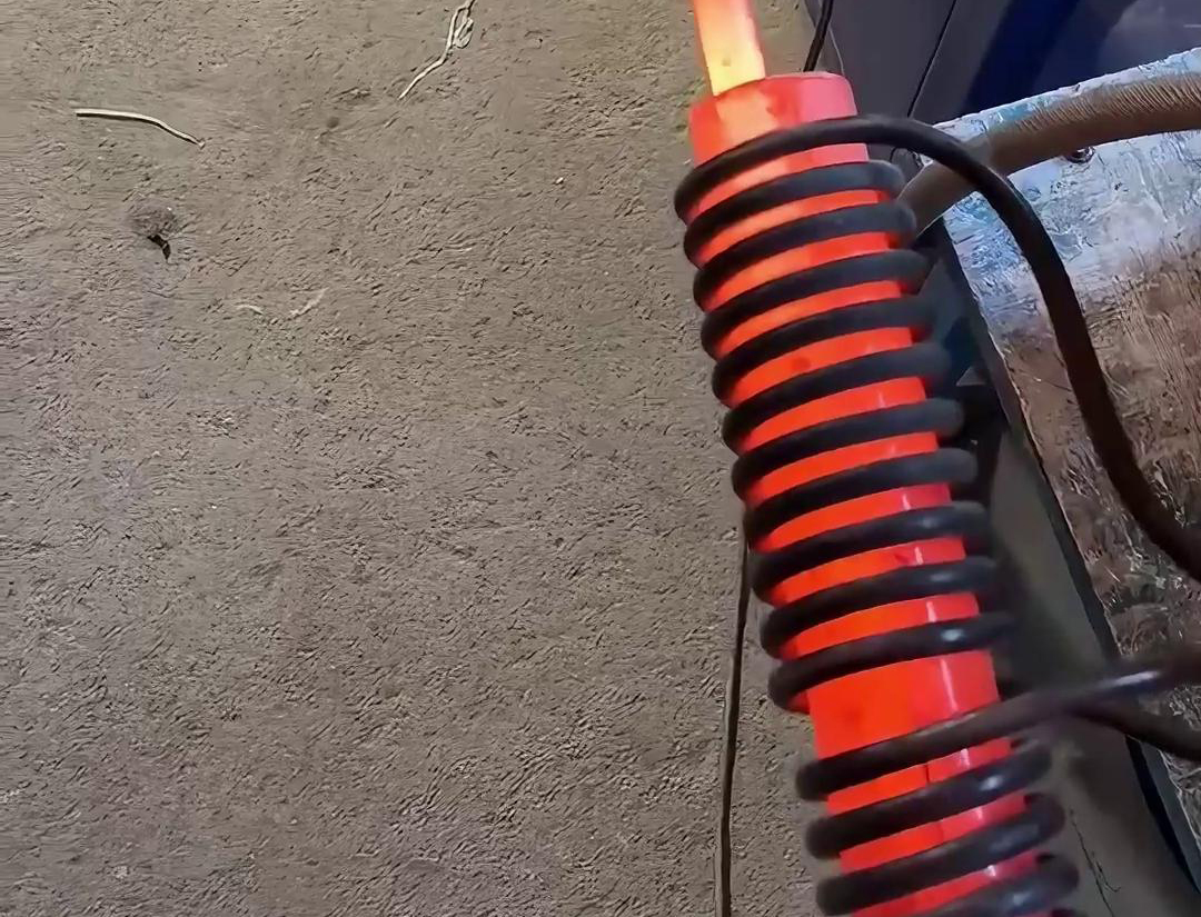 高頻加熱棒料加熱的優(yōu)勢(shì)，加熱速度快均勻，溫度可控，節(jié)能環(huán)保