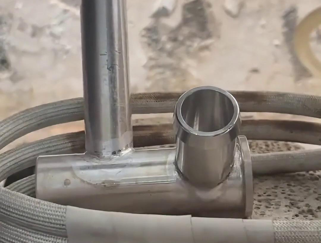 汽車空調(diào)管路鋁壓板，鋁管鋁件感應(yīng)焊接選擇高頻焊接機完成