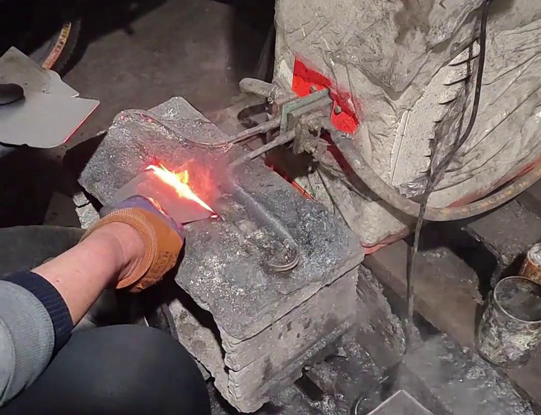 高頻淬火設(shè)備在鋤板刃口淬火中的應(yīng)用