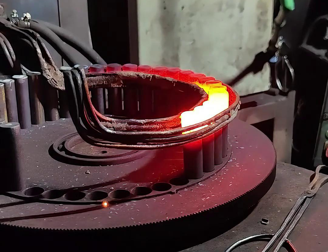 超音頻感應(yīng)加熱設(shè)備棒料毛坯加熱爐加熱速度快，節(jié)能環(huán)保