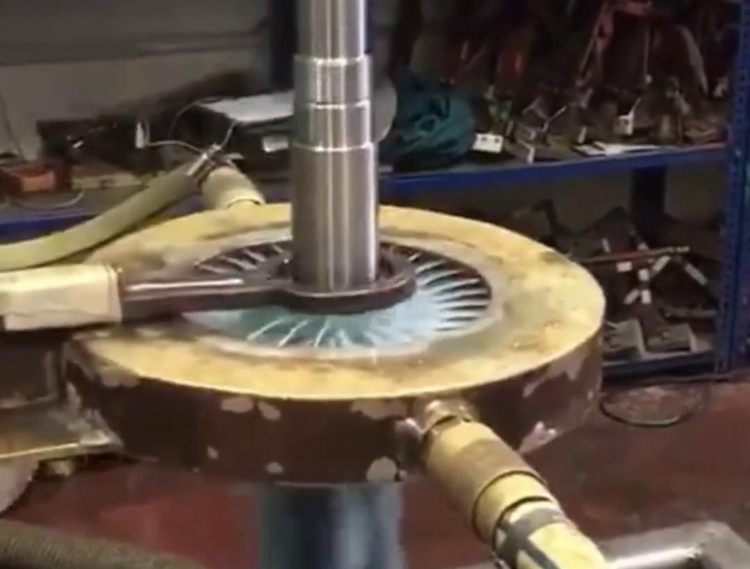 高頻數(shù)控淬火機(jī)床廣泛應(yīng)用于軸類、齒輪類、模具類等工件進(jìn)行淬火處理