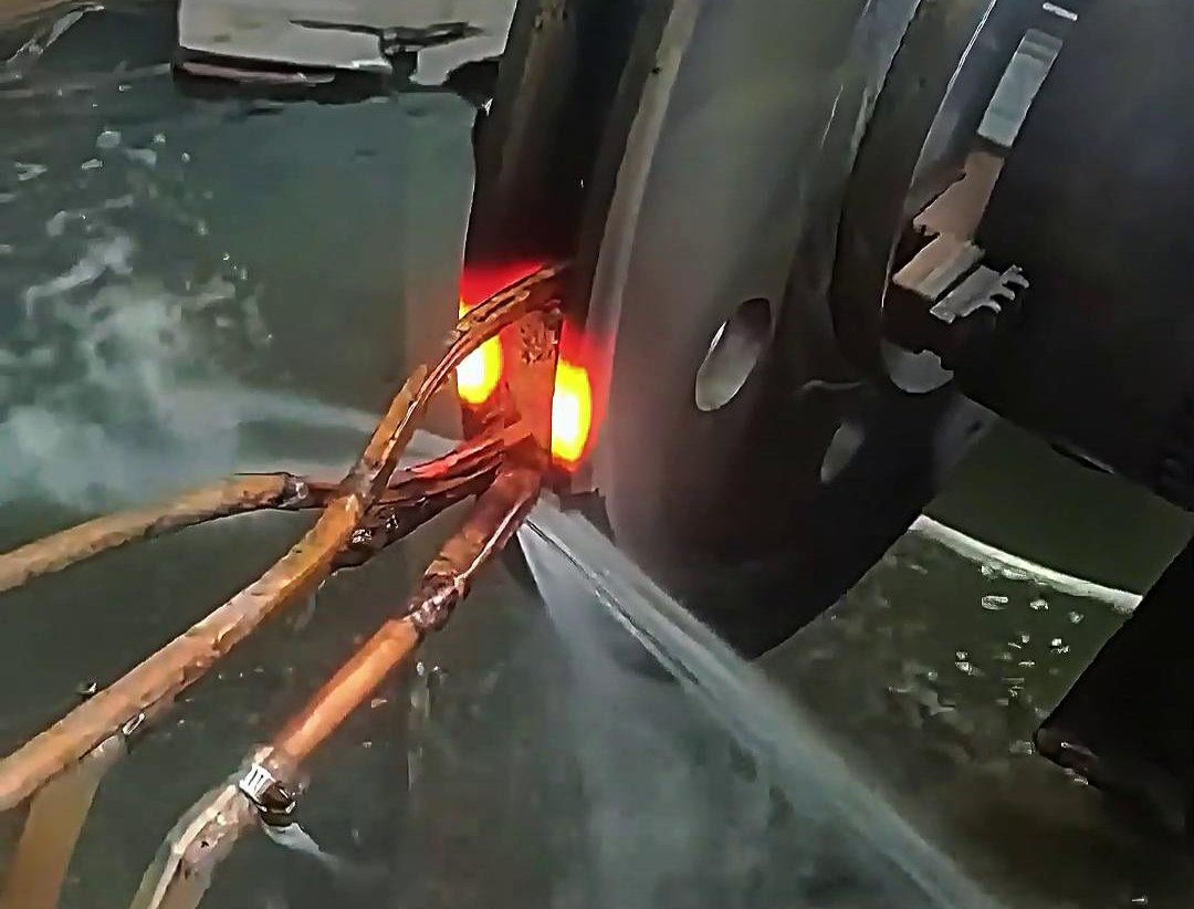 卷揚機卷筒繩槽、提升絞車繩輪槽等部件經過高頻淬火處理后使用