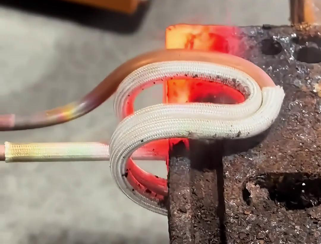 手持式高頻感應(yīng)加熱設(shè)備，讓你做加熱更方便，安全環(huán)保無明火