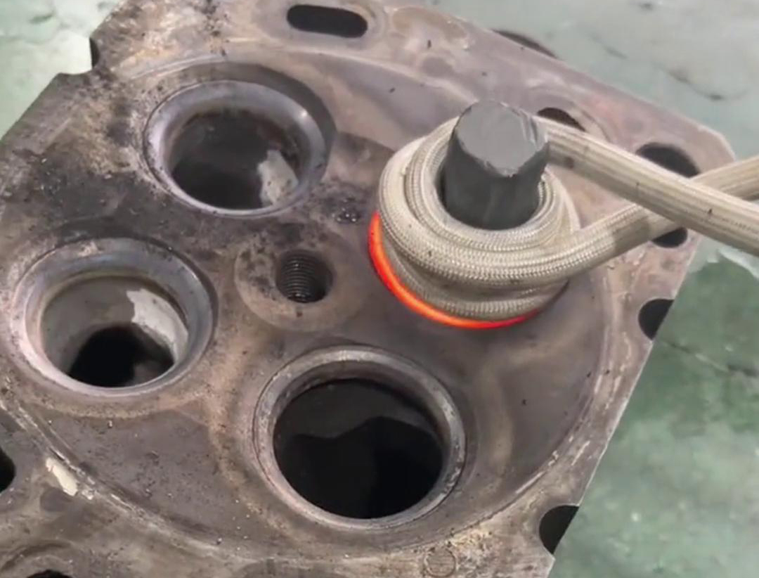 高頻加熱機(jī)結(jié)合定制感應(yīng)加熱線圈在鋁板內(nèi)孔加熱熱裝配方面展現(xiàn)出了顯著的優(yōu)勢(shì)(圖2)