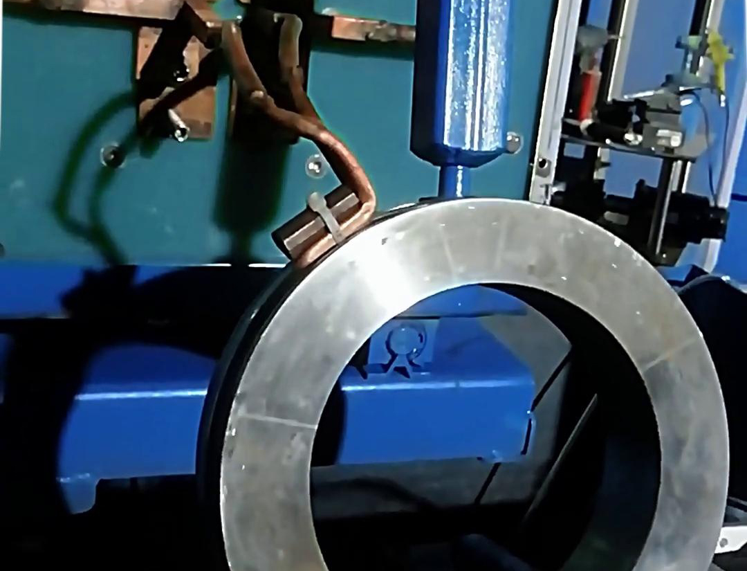 海瑞拓高頻淬火機(jī)床：軌道輪生產(chǎn)的高效利器