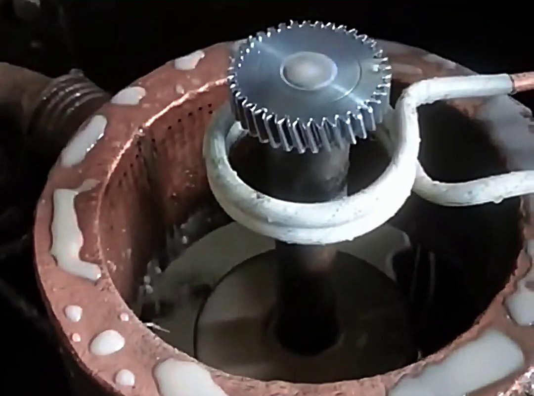 齒輪高頻淬火，其加熱速度快，氧化脫碳少