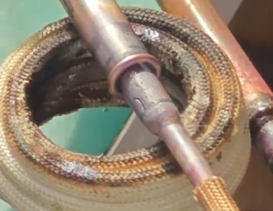 高頻焊機焊接銅管時，平焊、立焊、甚至倒焊均可行