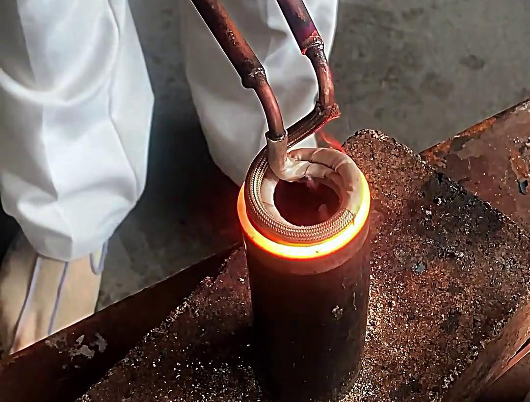 手持式高頻加熱機(jī)工業(yè)生產(chǎn)模式向“靈活、高效、綠色”轉(zhuǎn)型的標(biāo)志性設(shè)備