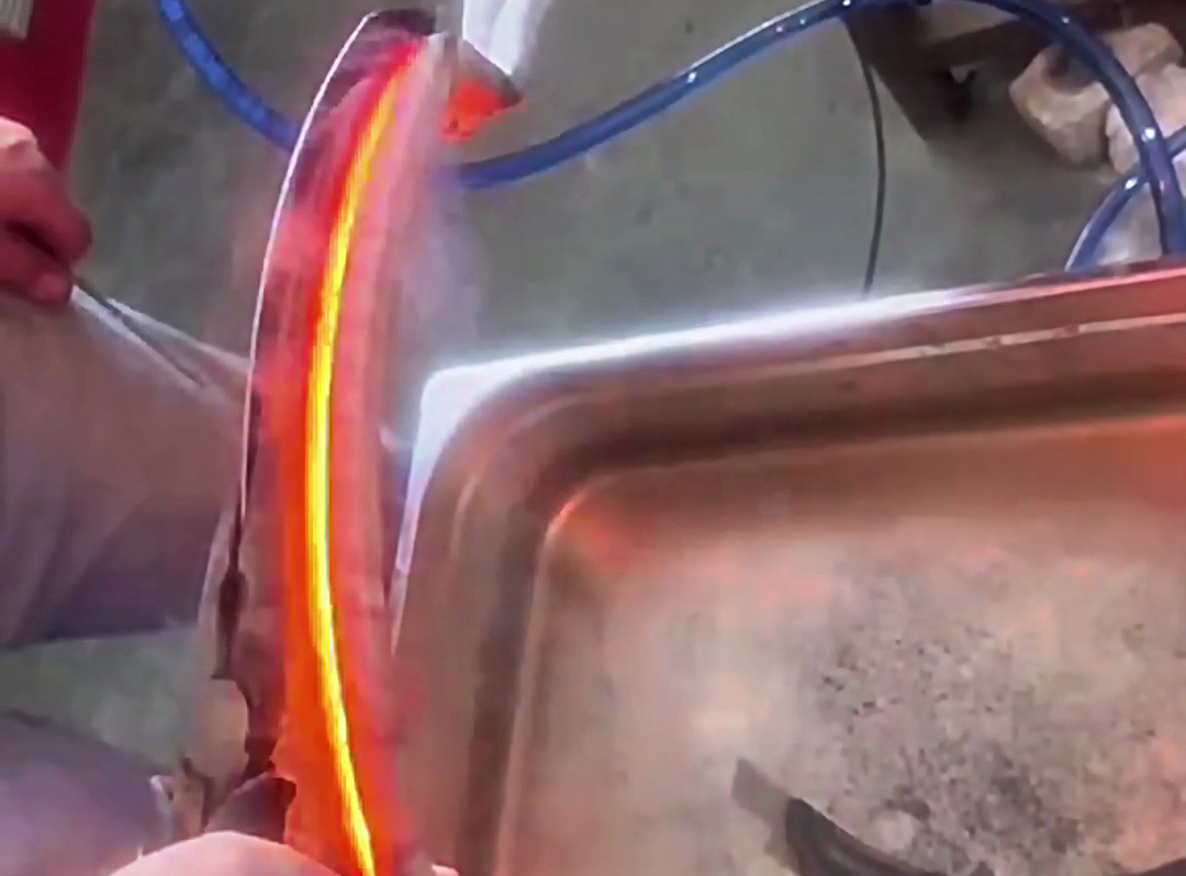 超高頻淬火機(jī):打造持久鋒利鐮刀的秋收利器