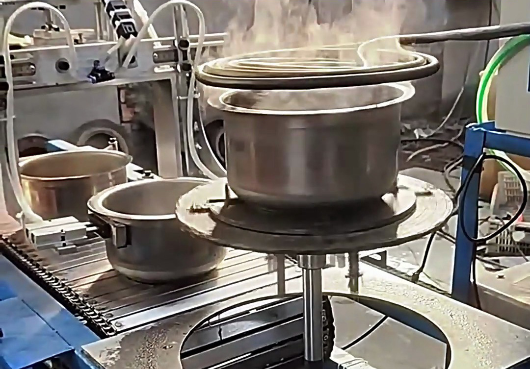 一套簡易的不銹鋼鍋邊高頻退火拉伸自動化設(shè)備