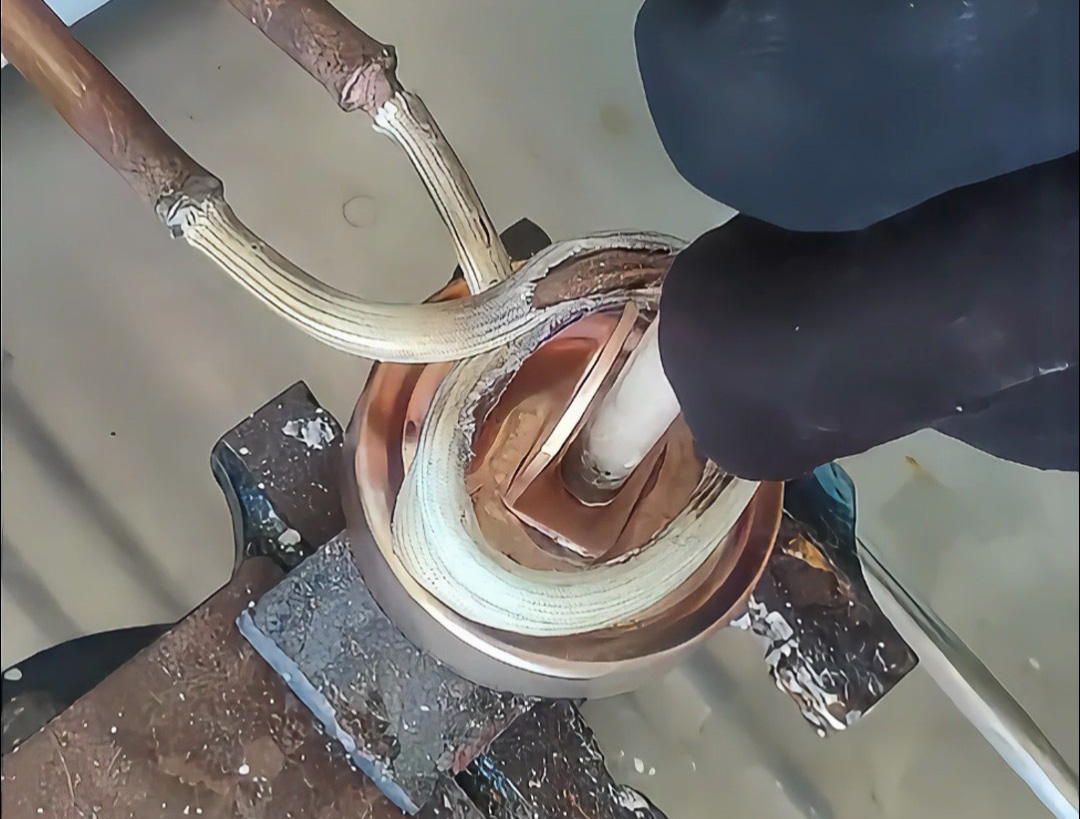 黃銅件使用高頻焊機(jī)焊接試驗(yàn)過程
