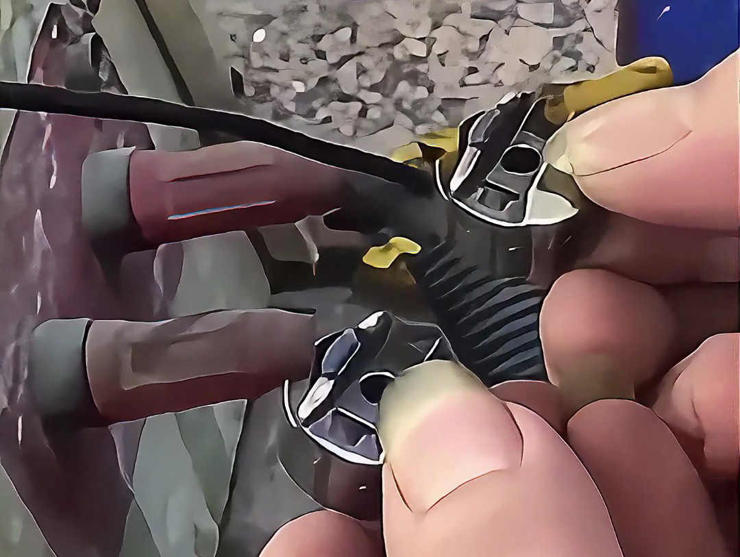 利用高頻感應(yīng)加熱設(shè)備可以有效地完成縫紉機梭殼的退火熱處理，