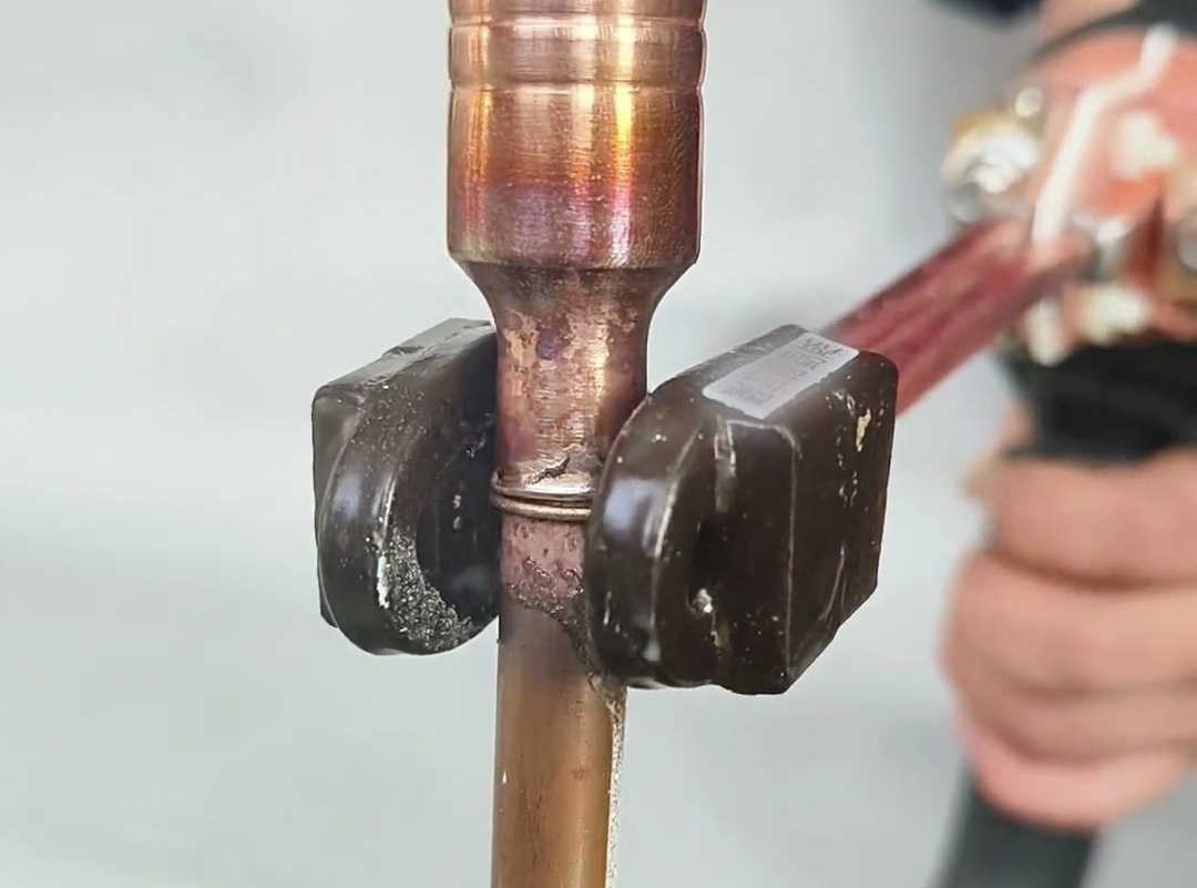 手持式高頻釬焊機(jī)：銅管焊接的靈活高效解決方案