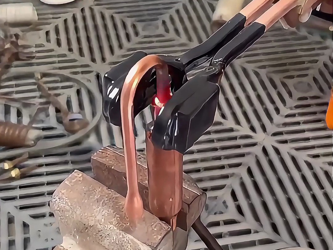 制冷空調(diào)分歧管路焊接新工藝：手持式高頻焊機(jī)成銅管鋁管焊接 “新寵”，完勝火焰焊接