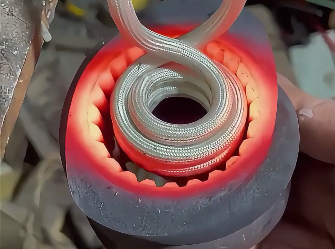 海瑞拓高頻淬火機：內(nèi)齒輪淬火熱處理的精準解決方案，安全操作是工藝前提