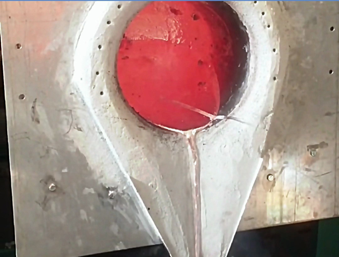 傾倒式中頻熔煉爐：節(jié)能高效，安全可靠，錫鉛鋅熔煉的新選擇