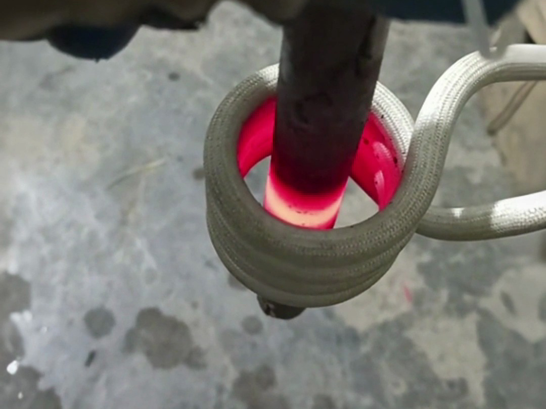 高頻加熱機(jī)加熱有多快？空心鐵管測試：幾秒可達(dá)千度