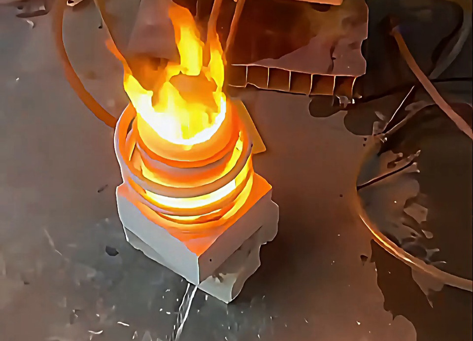 220V高頻熔煉爐，受電壓與功率限制，只能熔煉2公斤以內(nèi)貴金屬