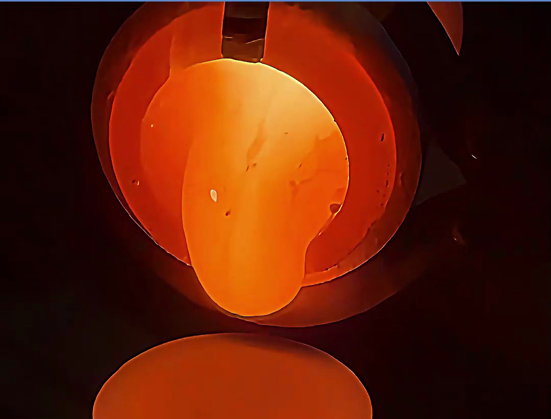 高頻熔煉爐能熔玻璃？當(dāng)然能！晶瑩液態(tài)玻璃實(shí)拍，助力玻璃工藝定型