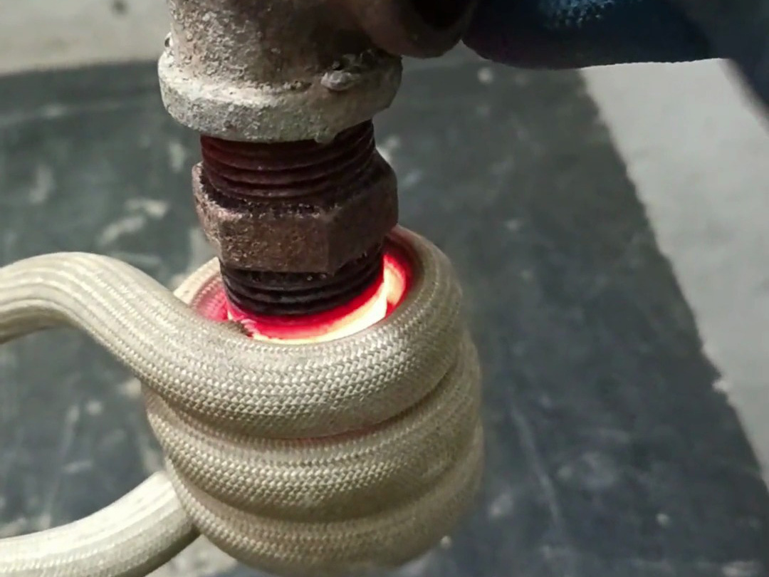 還在用傳統(tǒng)加熱？這款棒料高頻加熱機操作簡單又節(jié)能！讓生產(chǎn)效率翻倍