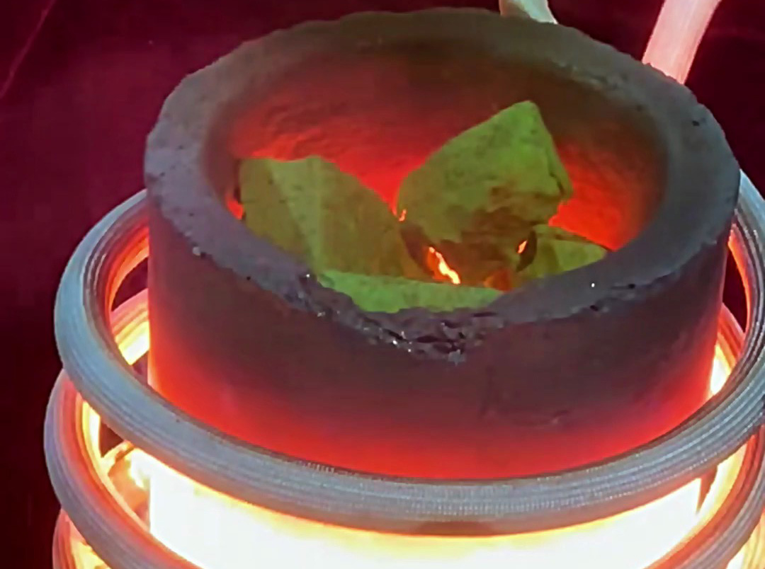 廢錫熔煉：選對(duì)中頻熔煉爐型號(hào)，適配才是關(guān)鍵