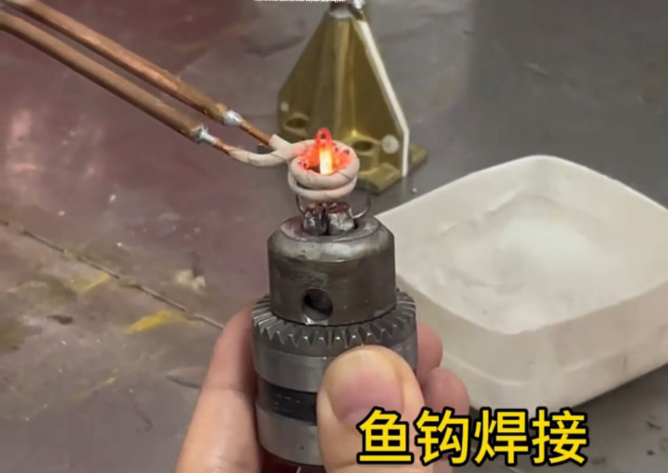 魚鉤焊接新標(biāo)桿：海瑞拓超高頻焊接機(jī)，光滑無刺更靠譜