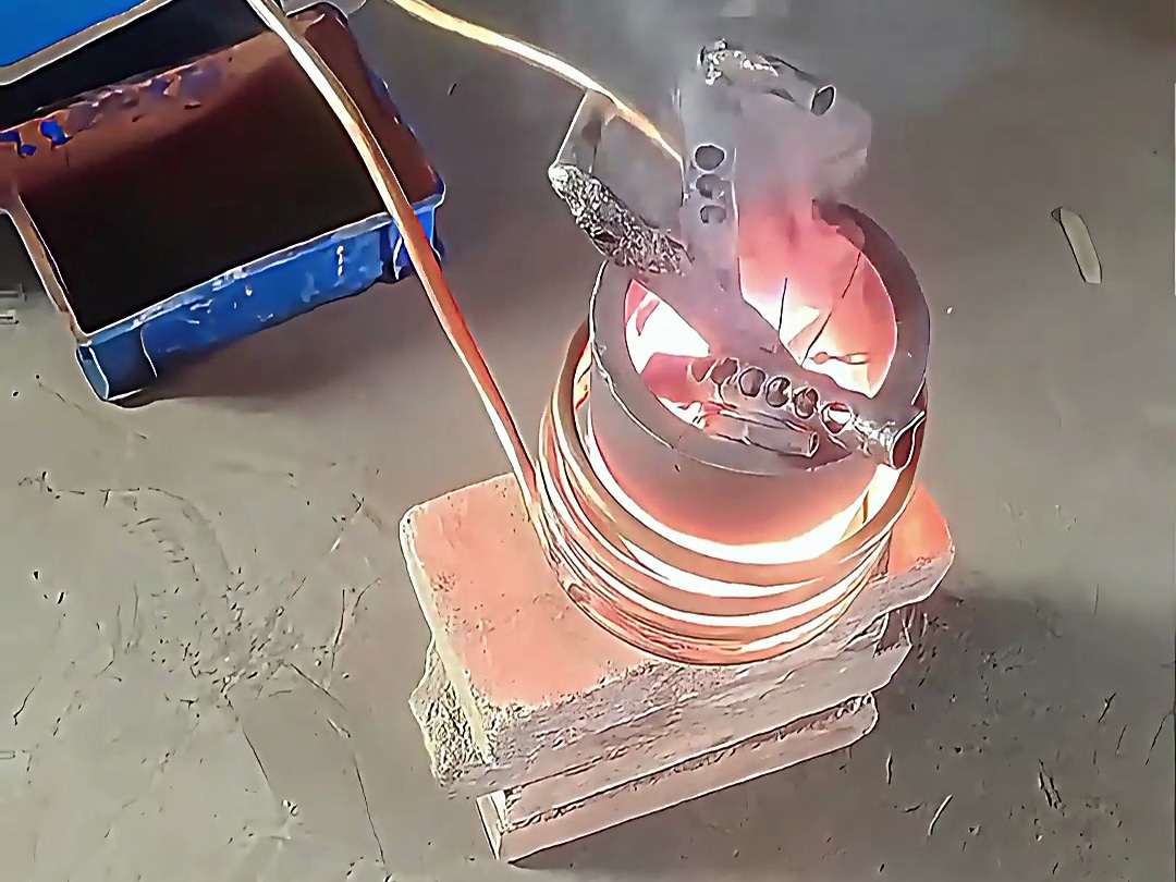 廢銅熔煉新標(biāo)桿：海瑞拓中頻熔煉爐，高效環(huán)保雙在線