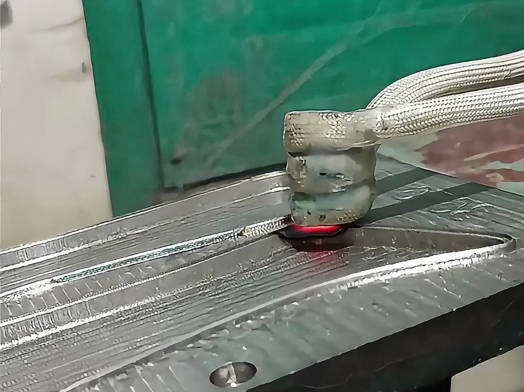 邊緣強(qiáng)度不足？高頻加熱淬火技術(shù)讓模具耐用性提升300%！
