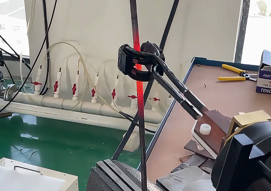 扁鋼條退火不均克星！海瑞拓手持式高頻加熱機(jī)，精準(zhǔn)控溫秒退火