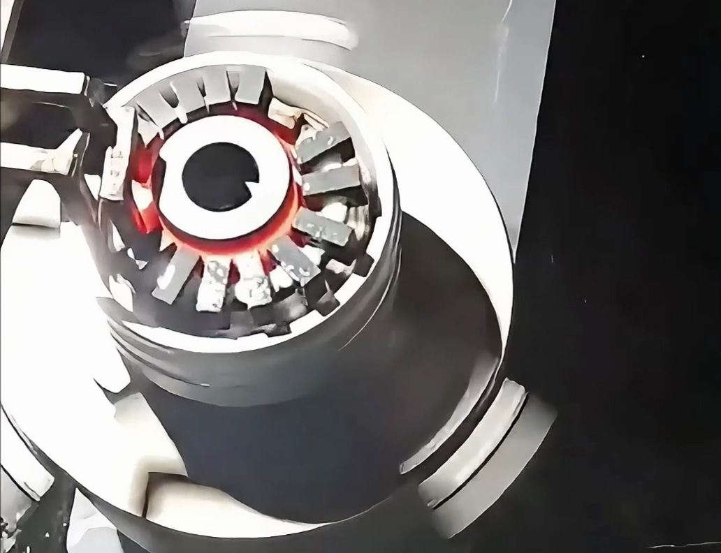 旋轉(zhuǎn)工作臺(tái)+智能冷卻！海瑞拓高頻淬火機(jī)床，端面淬火均勻高效