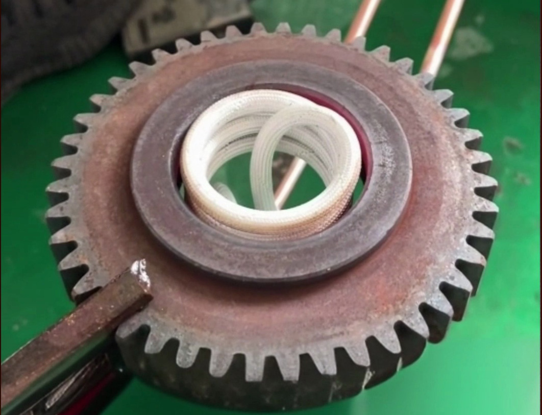 齒輪淬火不用等！超高頻淬火機(jī)，1分鐘搞定內(nèi)孔淬火難題