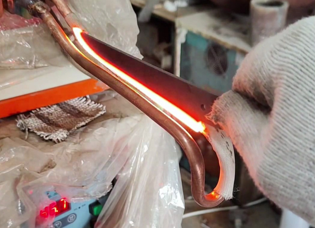 超高頻淬火機(jī)對剔骨刀刃口刀口淬火熱處理