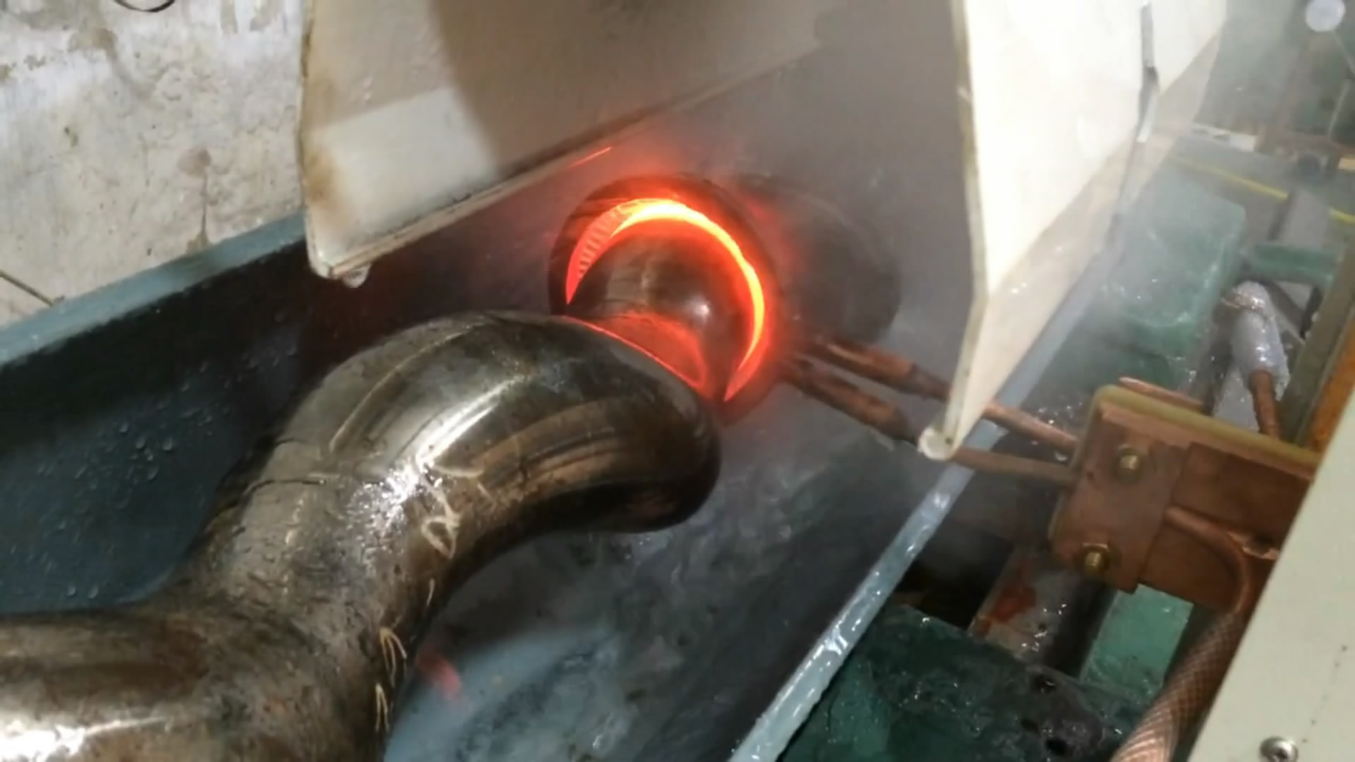 高頻加熱機(jī)對(duì)滾軸表面淬火，軸淬火用高頻淬火設(shè)備