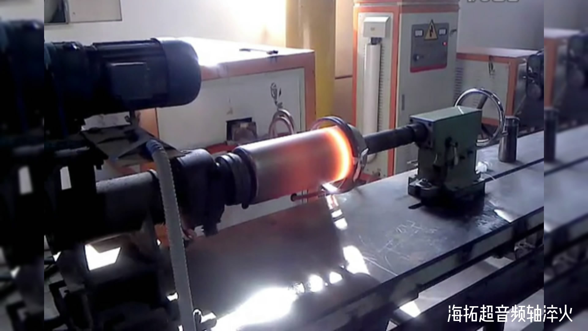 超音頻感應(yīng)加熱設(shè)備對(duì)滾軸加熱淬火