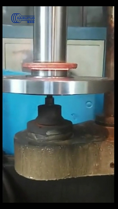 高頻淬火設(shè)備對軸表面淬火