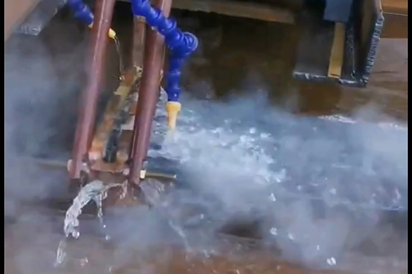 中頻淬火設(shè)備對大型浮吊船軌道中頻淬火