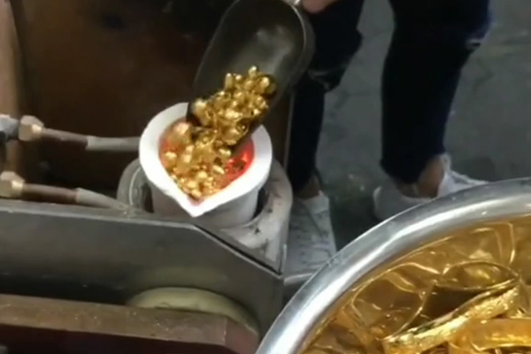 中頻熔煉爐廠 中頻熔煉爐優(yōu)劣直接影響到產量(圖3)