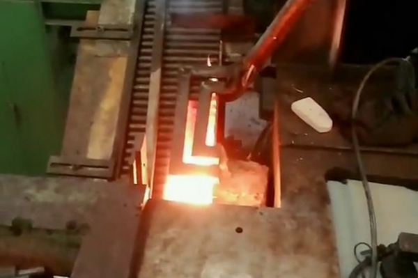 中頻熱透爐 自動(dòng)上料輸送鍛造加熱爐