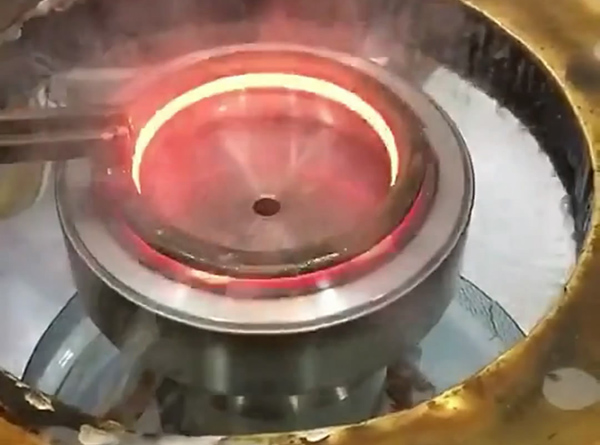 高頻淬火機(jī)具有精度高、可靠性好(圖3)