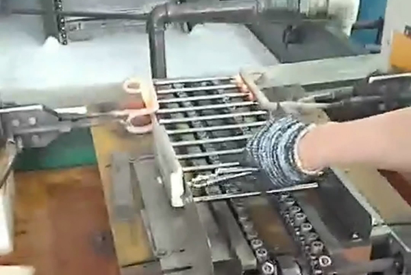 推桿高頻自動(dòng)化加熱淬火設(shè)備