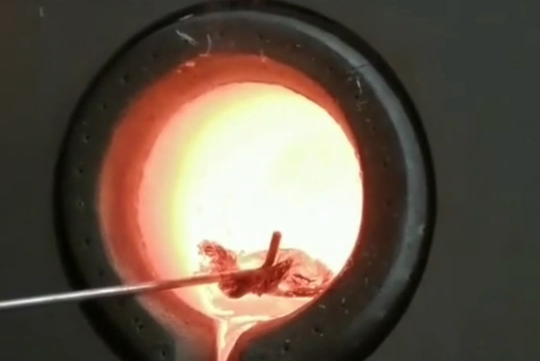 與普通廚具加熱爐相比，中頻感應(yīng)熔煉爐具有優(yōu)點(圖2)