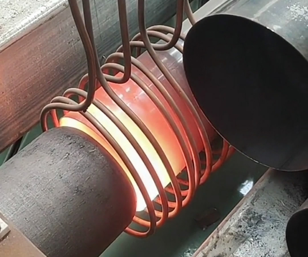 中頻感應(yīng)加熱設(shè)備焊縫加熱溫度的測量和調(diào)節(jié)