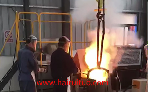 熔煉現(xiàn)場 商家如何選擇一家好的鋁熔煉爐廠家 (圖2)