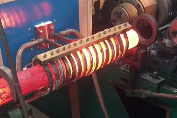 軋鋼中頻加熱爐廣泛應用于淬火、機械設備熱處理等各行各業(yè)